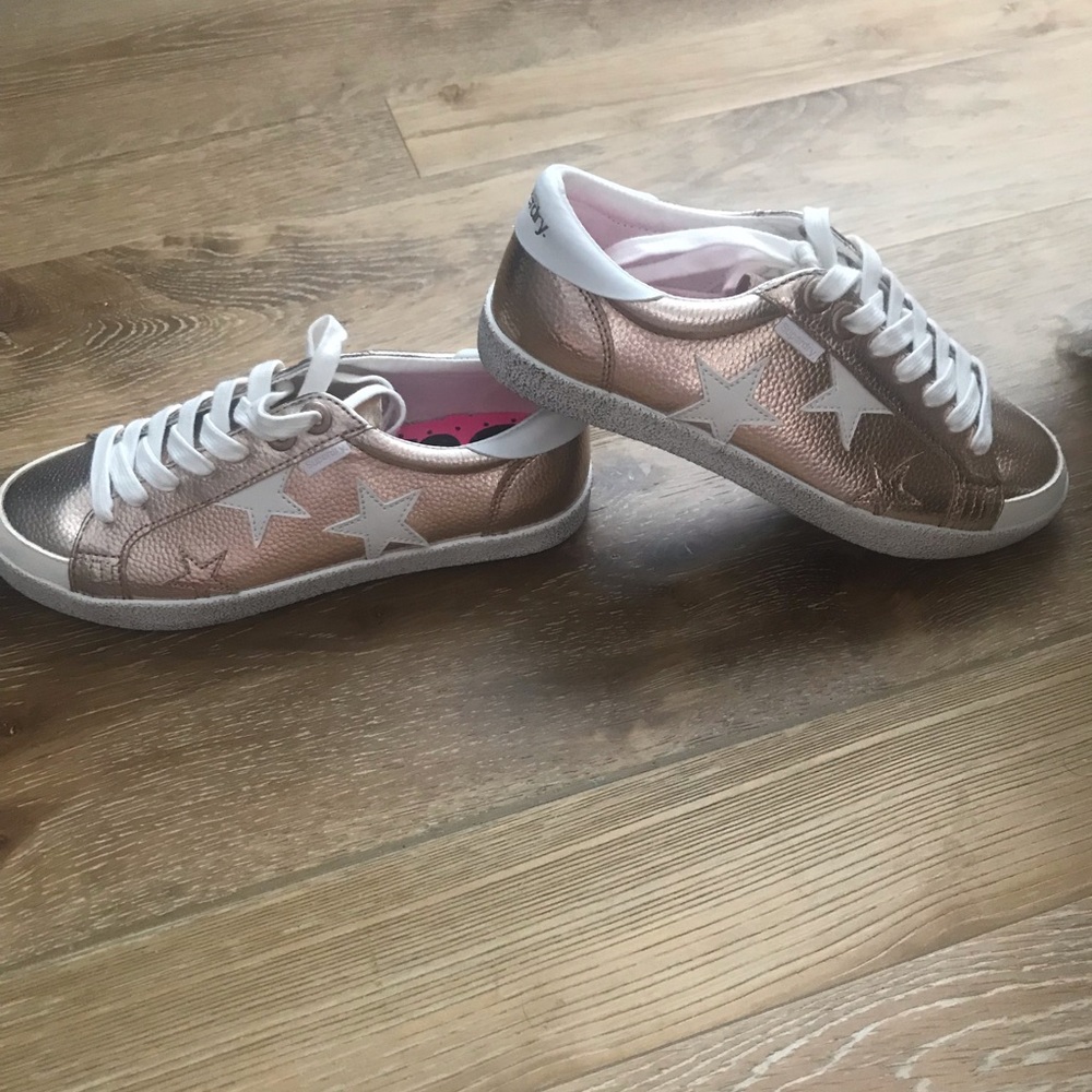 Size 6 sneakers- Superdry